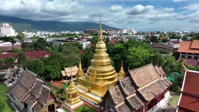 航拍泰国清迈古城帕辛寺庙城市风光