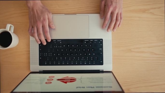 笔记本电脑键盘办公会议办公桌扣拍俯拍