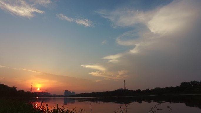 晚霞夕阳水边落日河边暮色苍茫长河落日圆