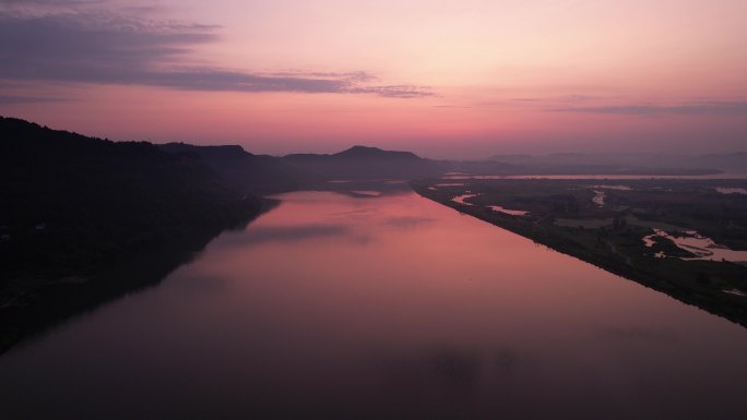 航拍黎明下山川河流