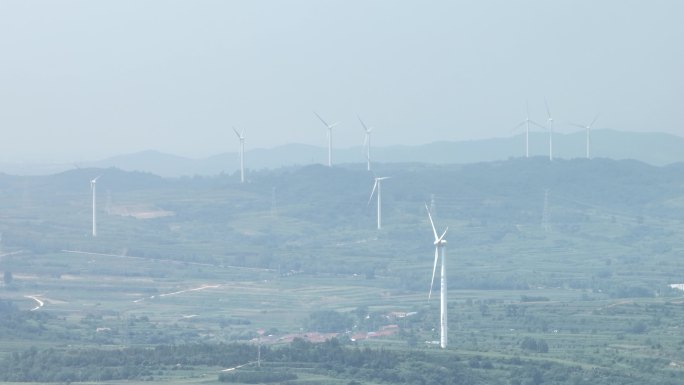 山东省荣成市崖西镇伟德山南部的风电群