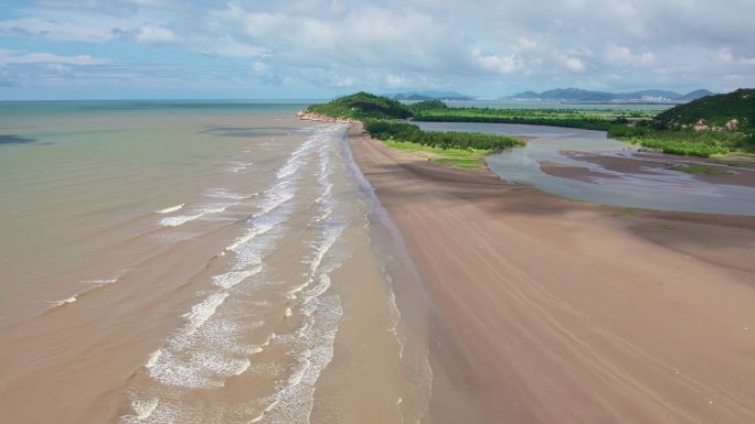 广东珠海横琴粤澳深合区南部天然沙滩航拍