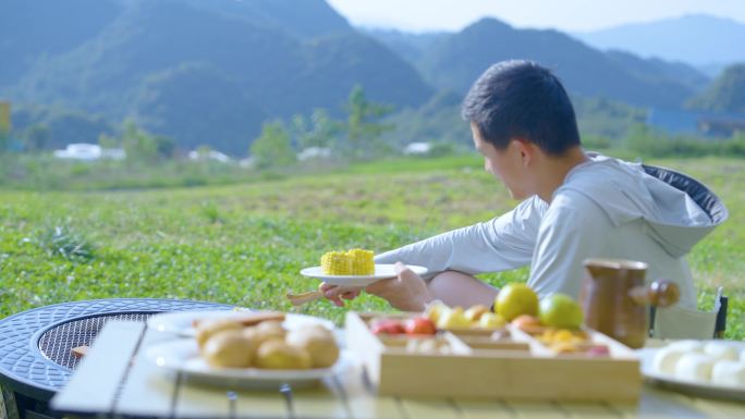 悠闲午后露营野 喝茶享受大自然