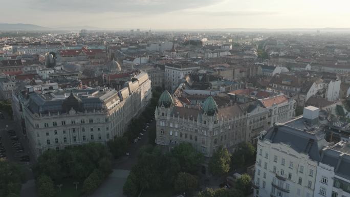 城市航拍匈牙利布达佩斯市中心天际线日出