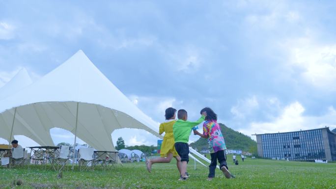 快乐成长 ，小孩奔跑，小孩嬉闹 留守儿童