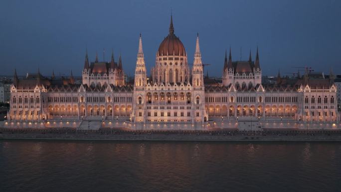 航拍匈牙利议会大楼布达佩斯多瑙河夜景灯光