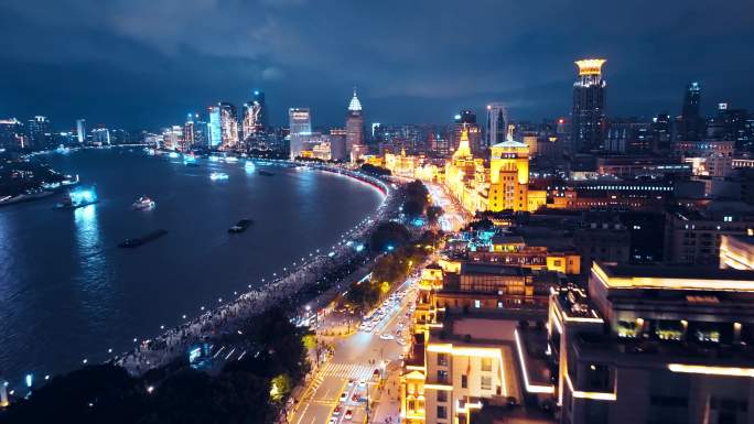 航拍上海外滩人潮拥挤夜景