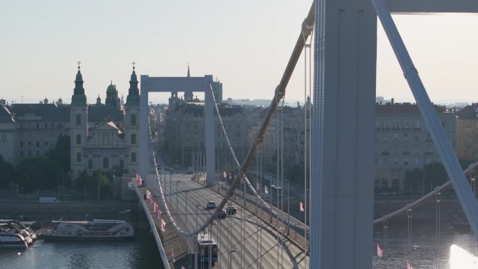 城市航拍匈牙利布达佩斯市中心多瑙河大桥