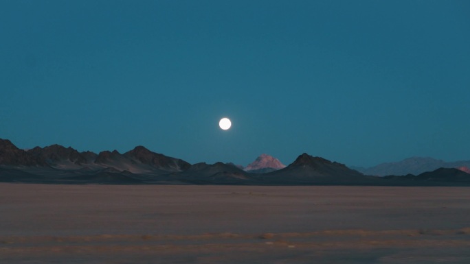 大漠边疆沙漠夜晚月亮思念家乡爱人