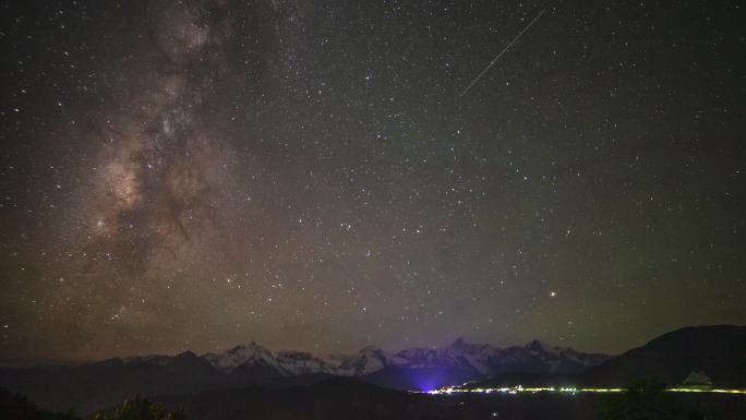 4K梅里雪山银河与流星雨延时摄影素材