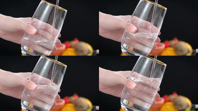 玻璃杯装水