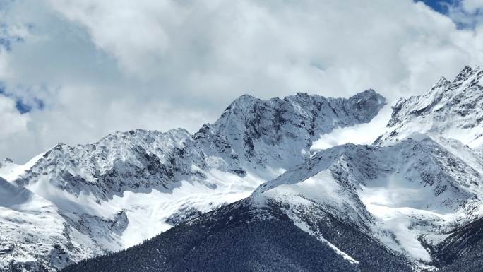 航拍西藏林芝冬季雪山风光