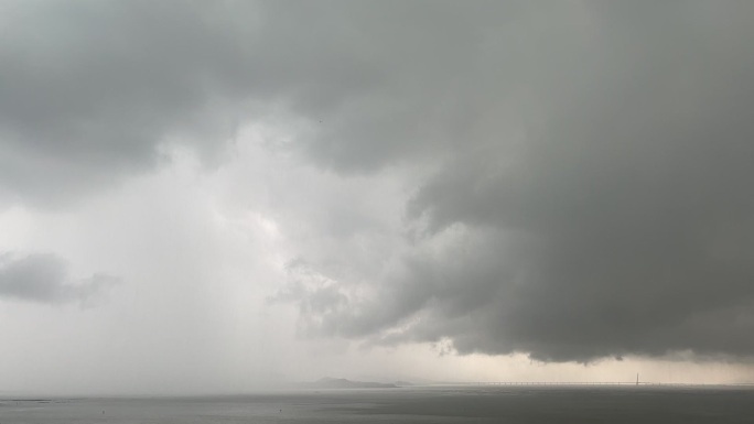 海面暴雨来临天气 乌云密布天空 风雨欲来