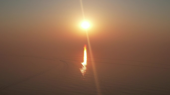 海上日出倒影波光粼粼航拍