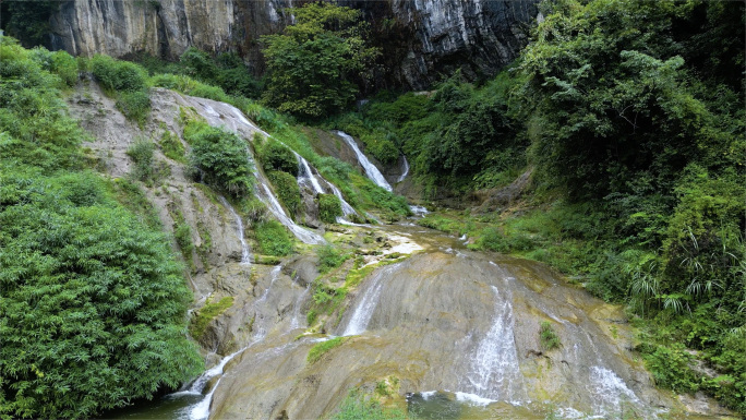 林中小溪山泉溪流泉水河流瀑布水流山清水秀