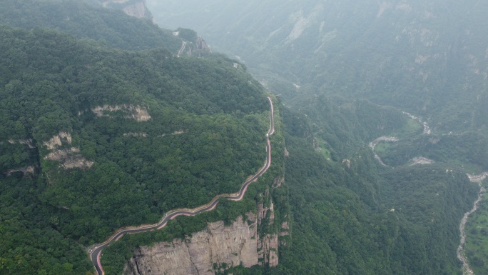 河南新乡辉县八里沟天界山盘山公路