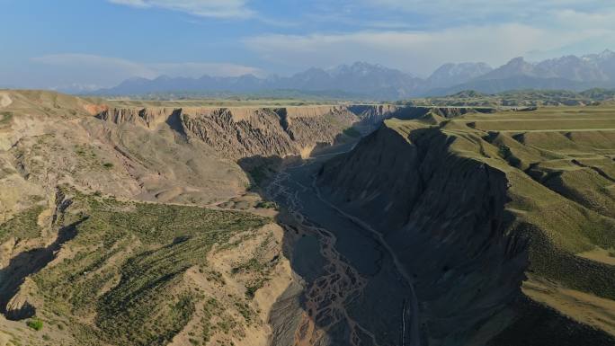 壮观震撼的新疆安集海大峡谷大地纹理