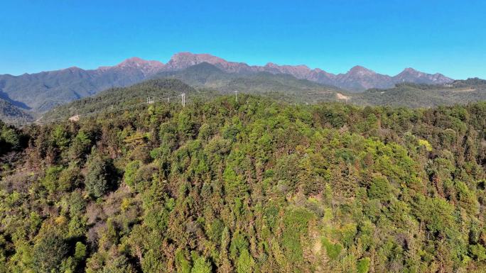 郊外的高山风光