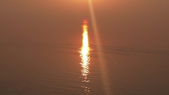 海上日出倒影波光粼粼航拍