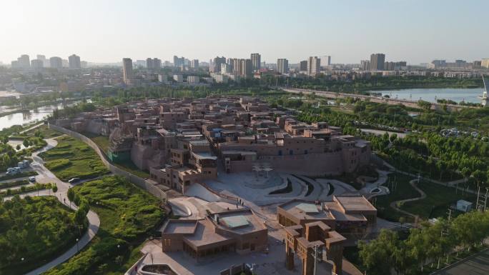 新疆喀什古城高台民居古建筑群日出朝霞