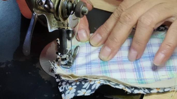 缝纫机缝衣服视频素材缝纫老人 手部特写