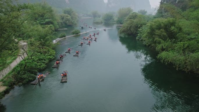 桂林阳朔惬意的遇龙河竹筏漂流