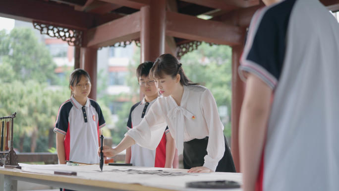 高中初中老师和学生上课教育学生学校教师节