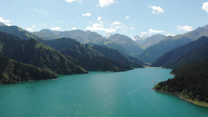 天山天池，晴空万里，水如碧玉3