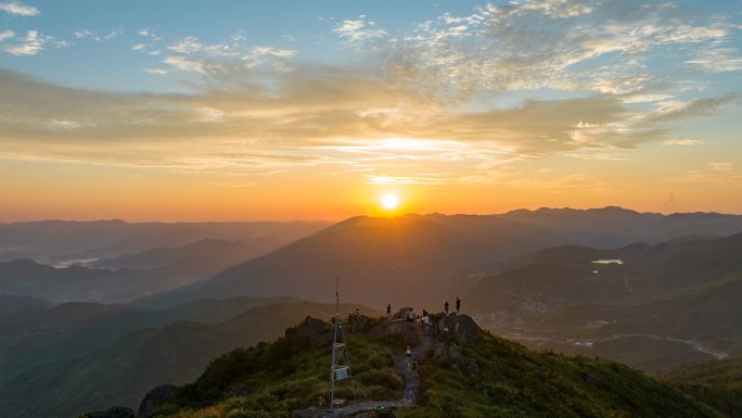 覆卮山日出