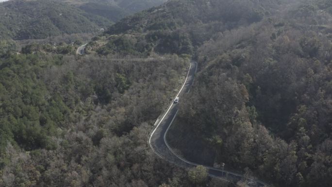 崎岖山路 航拍 汽车进山 上山进岛