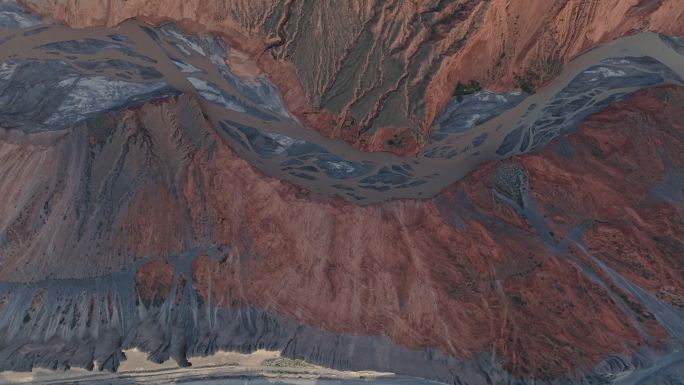 壮观震撼的新疆安集海大峡谷大地纹理