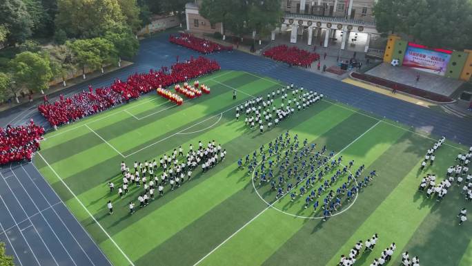 校园操场表演小学体育课小学生操场奔跑