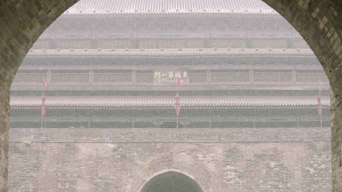 陕西西安古城墙雪中景象