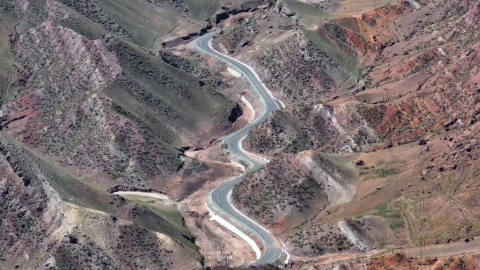 丹霞地貌大峡谷公路