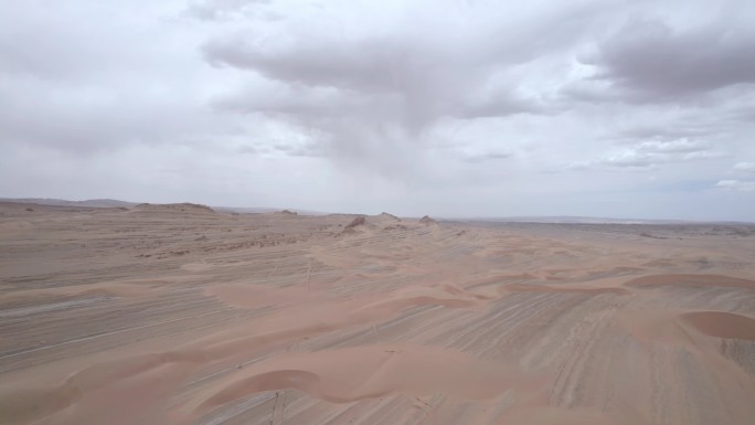 青海海西芒崖土星环沙漠雅丹积云天气航拍