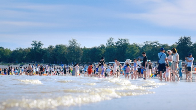 海风海浪沙滩海水夏天海水海边度假夏季游客