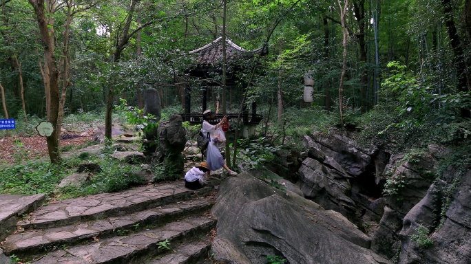 幸福母女一起看风景