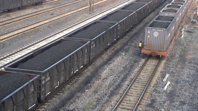 铁路运输煤炭运输火车货运货车铁路工人调车