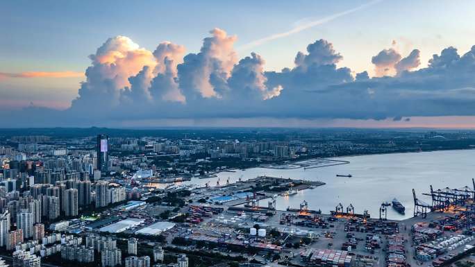 海南海口湾秀英港晚霞