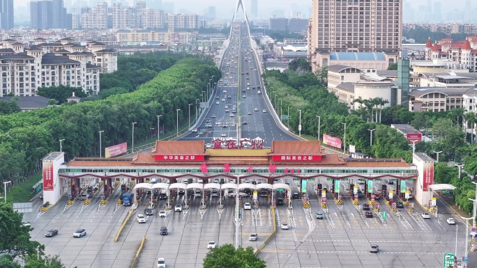 中国广东省广州市番禺大桥收费站