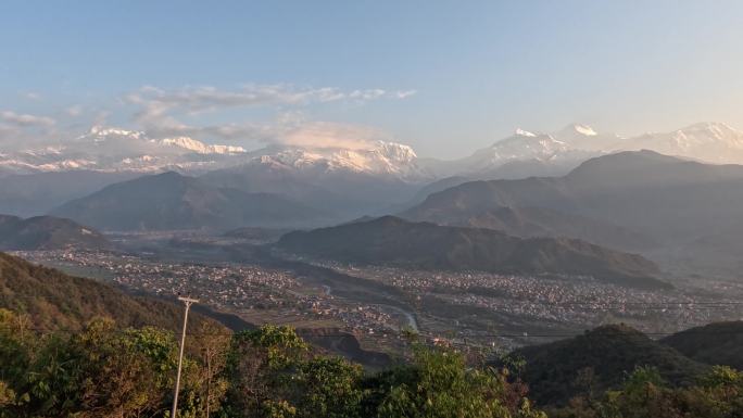 喜马拉雅山的晨景，清晨的雪山