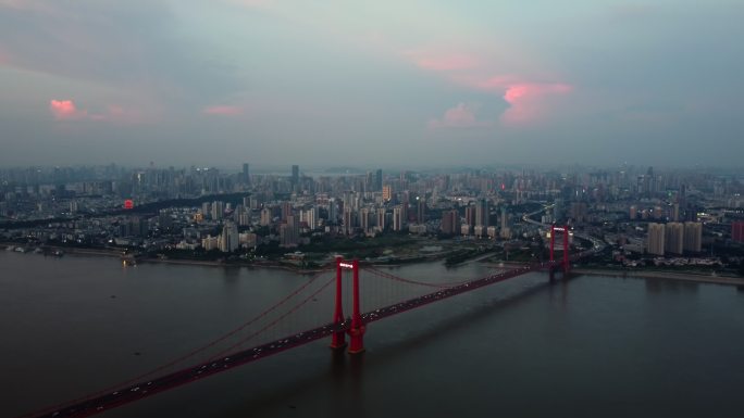 武汉地标鹦鹉洲长江大桥航拍