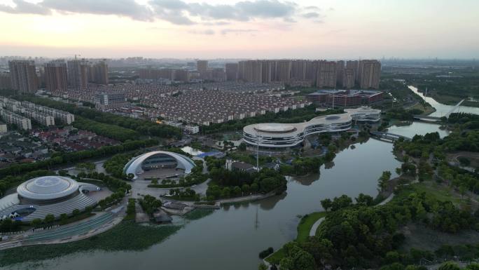 航拍昆山夏驾河湿地公园昆如意