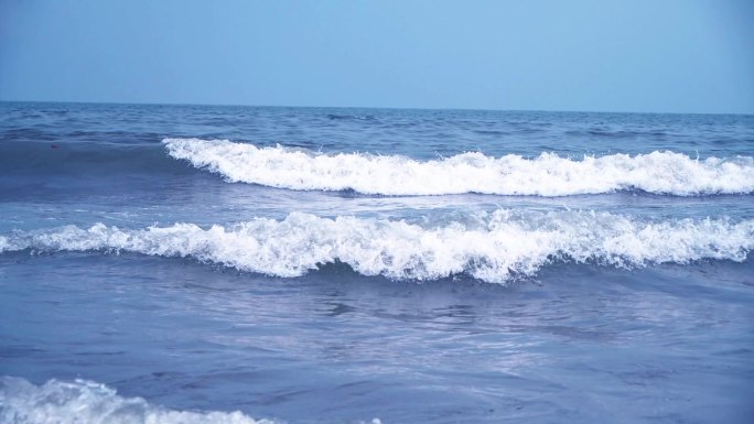 海浪形成特写慢动作沙滩海水