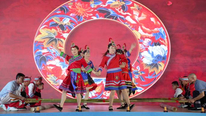 畲族苗彝舞蹈竹竿少数民族表演载歌载舞风情