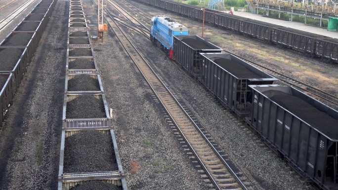 铁路运输煤炭运输火车货运货车车站内燃机车