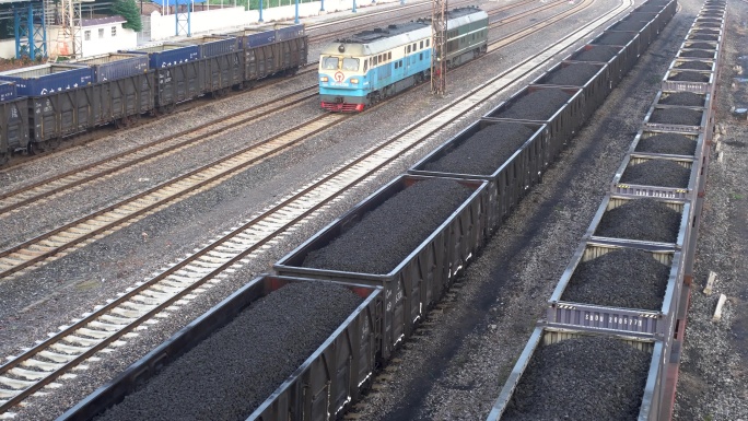 铁路运输煤炭运输火车货运货车车站内燃机车