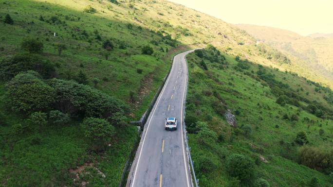 4K航拍车子行驶在高山道路上神农架