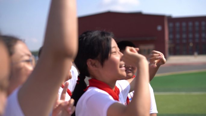 学生操场 开心 学校运动会 红领巾