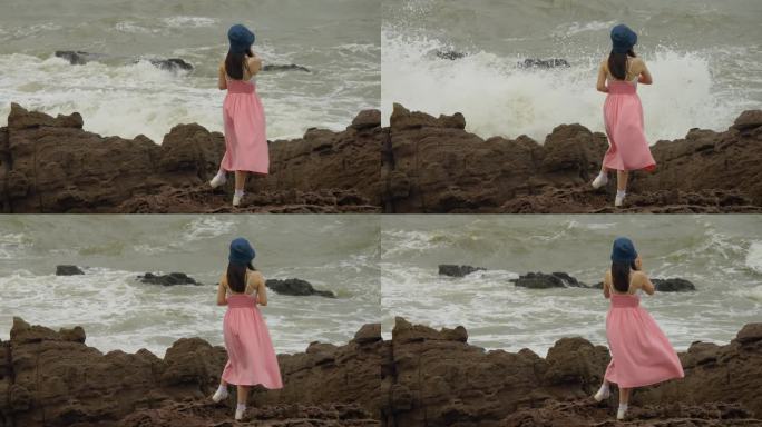 站在海边的女子